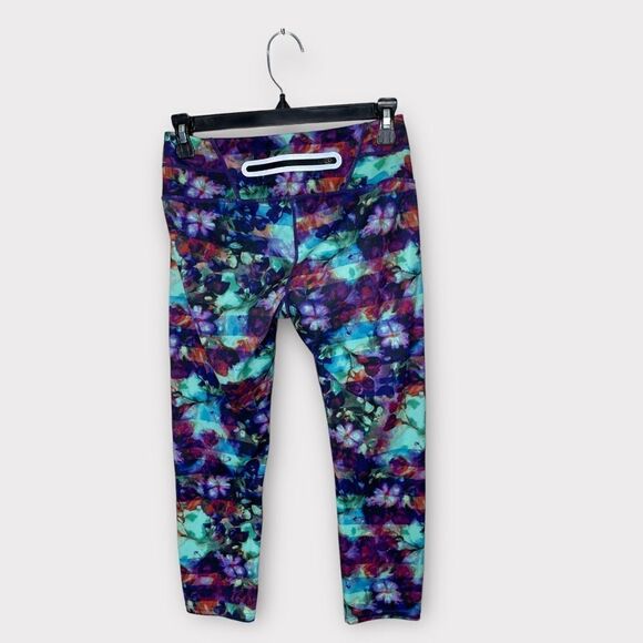 Athleta Floral Fade Sonar Capri Leggings in Heavenly Hail - Picture 4 of 8